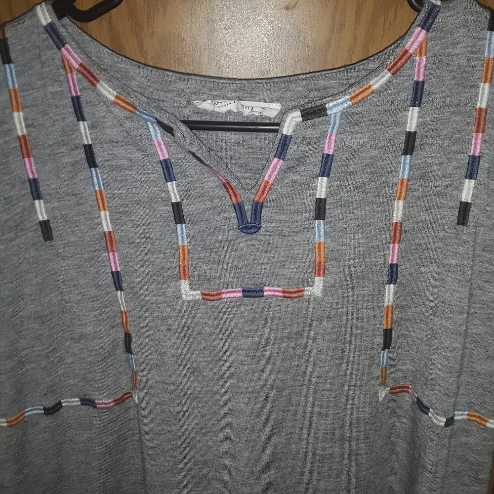 Cute Embroidered top - Picture 2 of 4